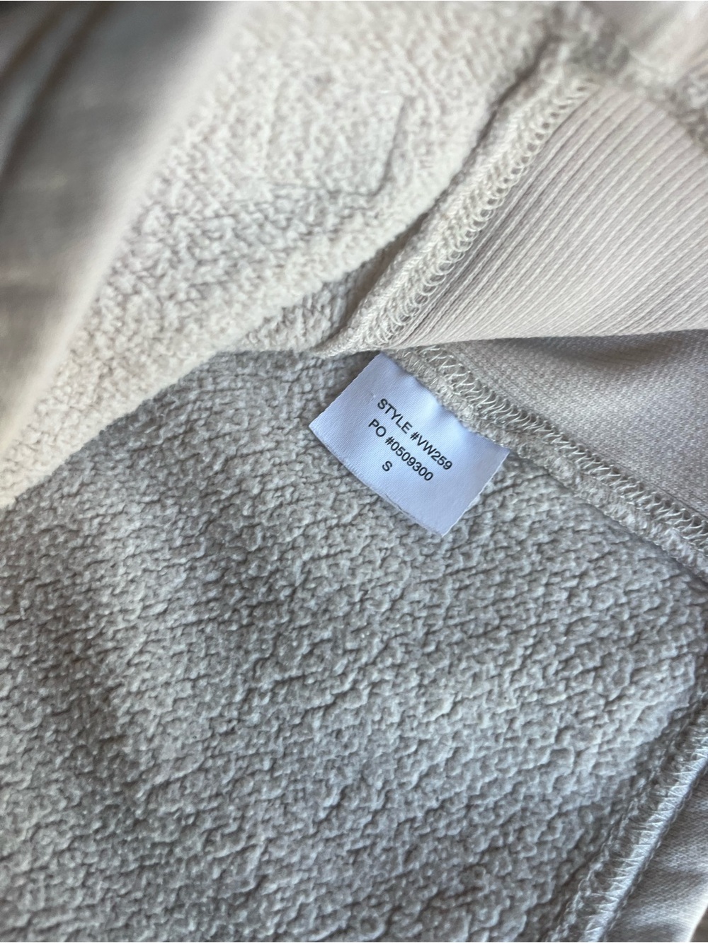 Vuori Restore Crop Crew Sweatshirt Cream/Oatmeal Size Small Soft Fleece - Picture 2 of 3
